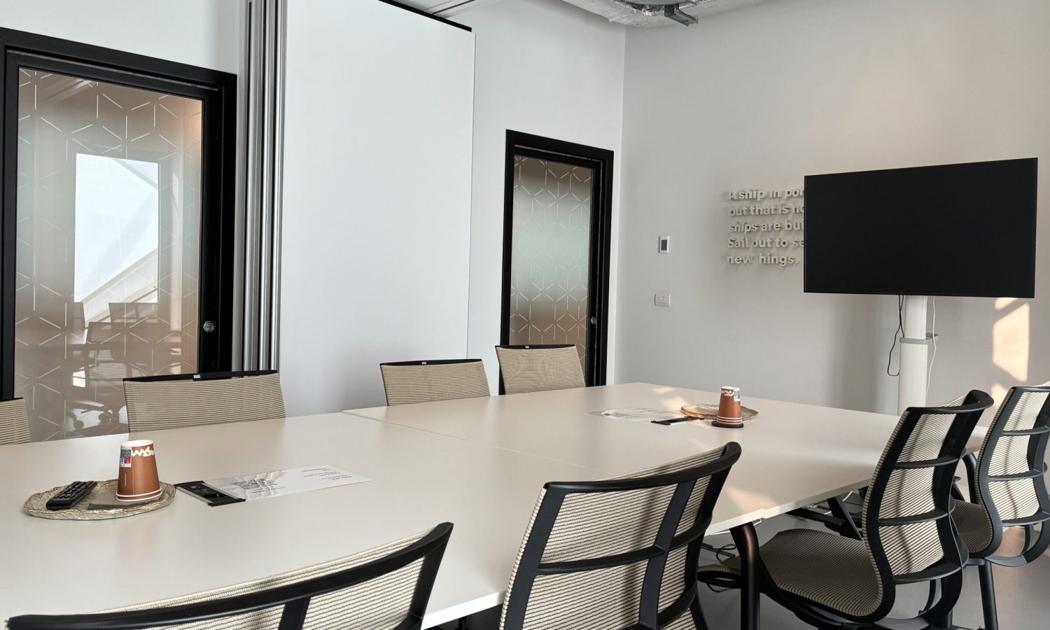 Sala Meeting Hopper Medium